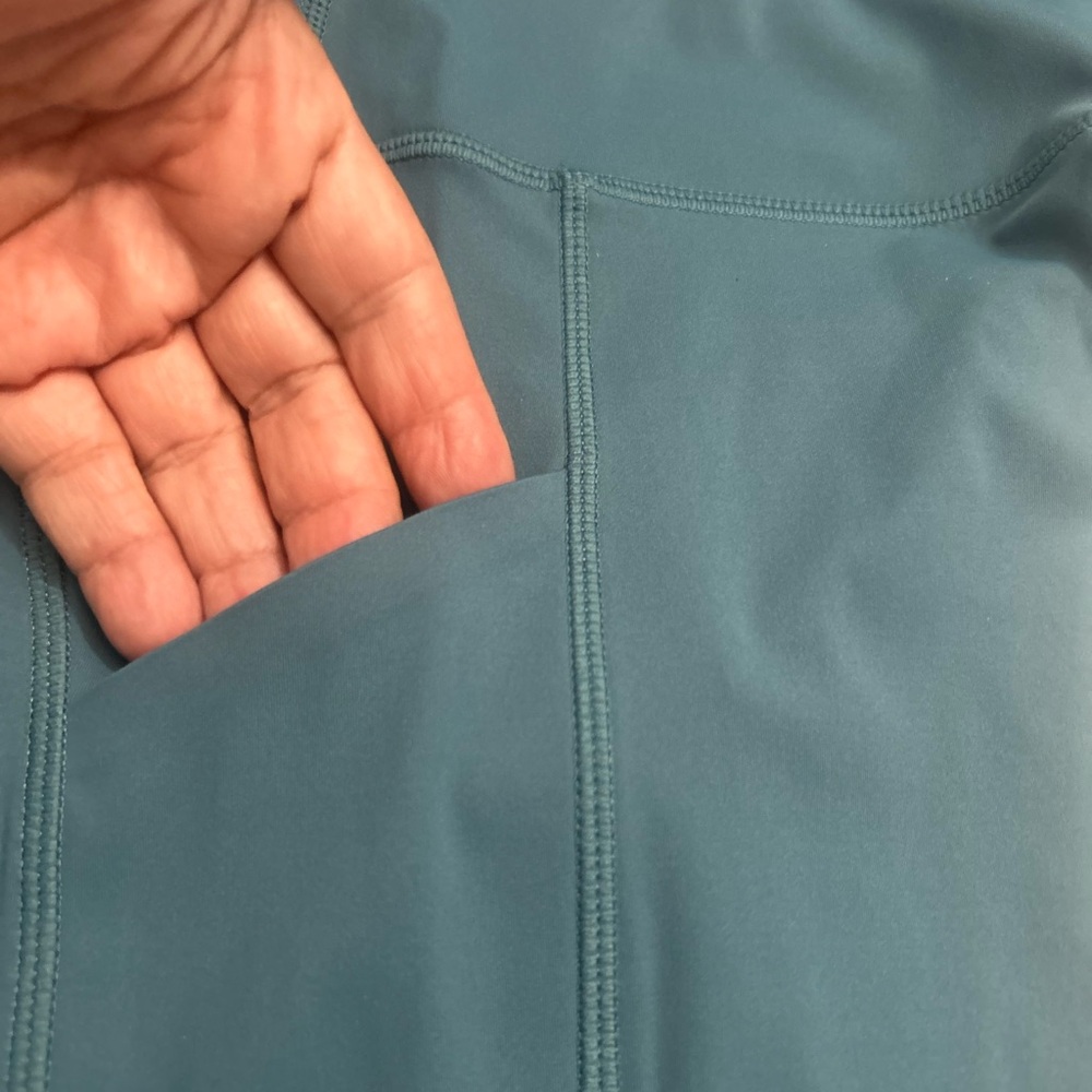 Vuori High-Waist Leggings in Teal Blue - Picture 8 of 11